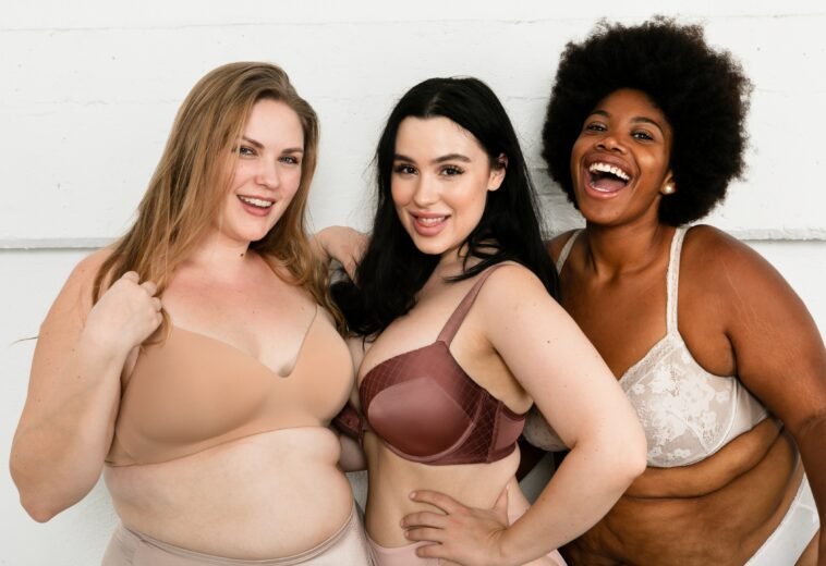 BODY SHAMING: PERCHÉ?  SPEGNERE LA LUCE DEGLI  ALTRI RENDERÀ LA PROPRIA  PiÙ BRILLANTE?